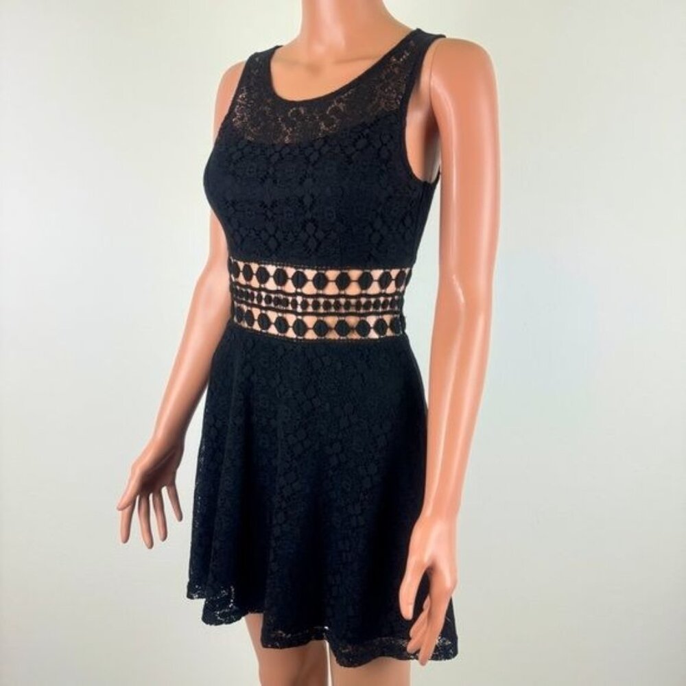 NWOT CALS Daisy Lace Fit and Flare Cutout Crochet Sleeveless Dress Black Small